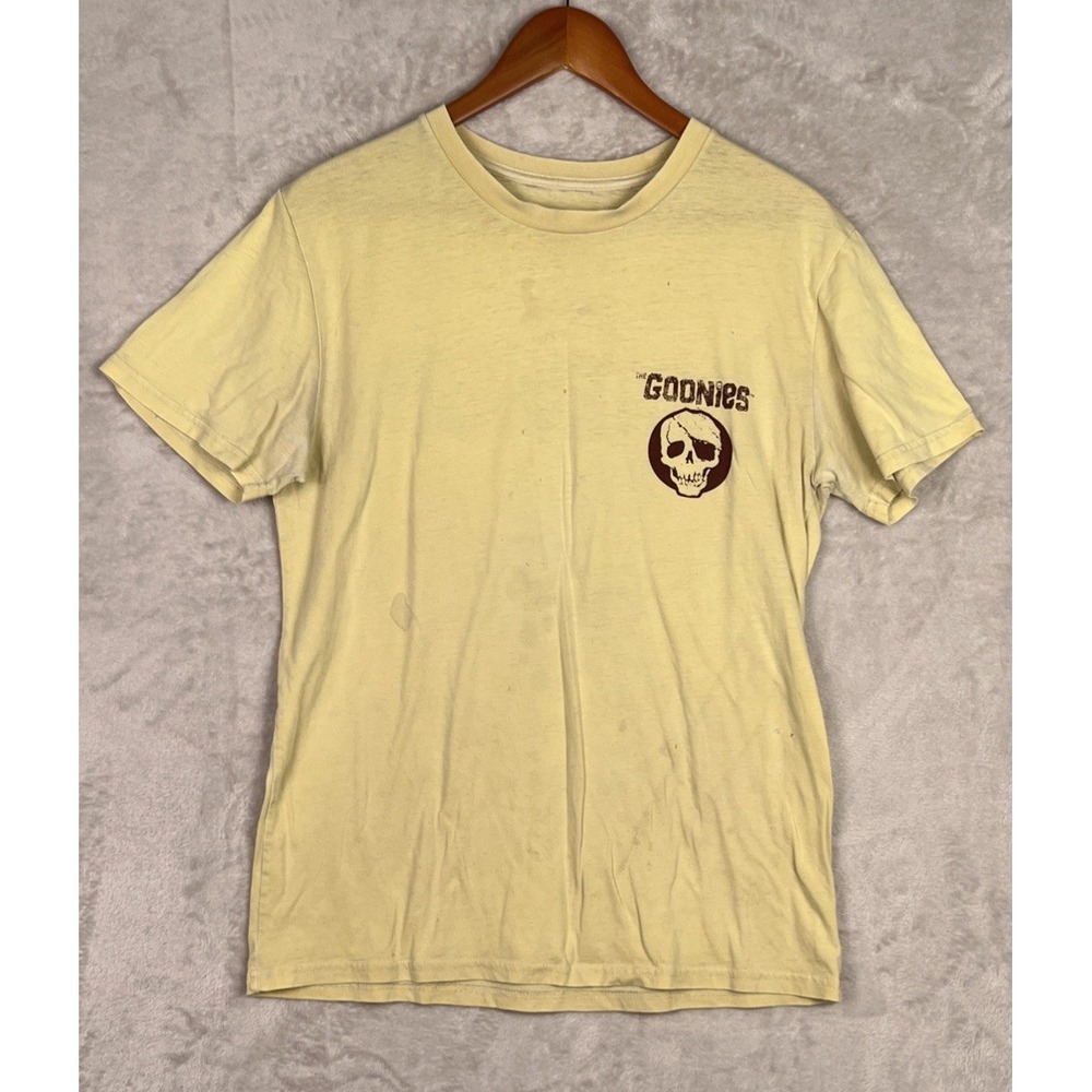 Goonies Mens Graphic Tee Shirt Medium Yellow Skull 90s Skater Grunge Distressed